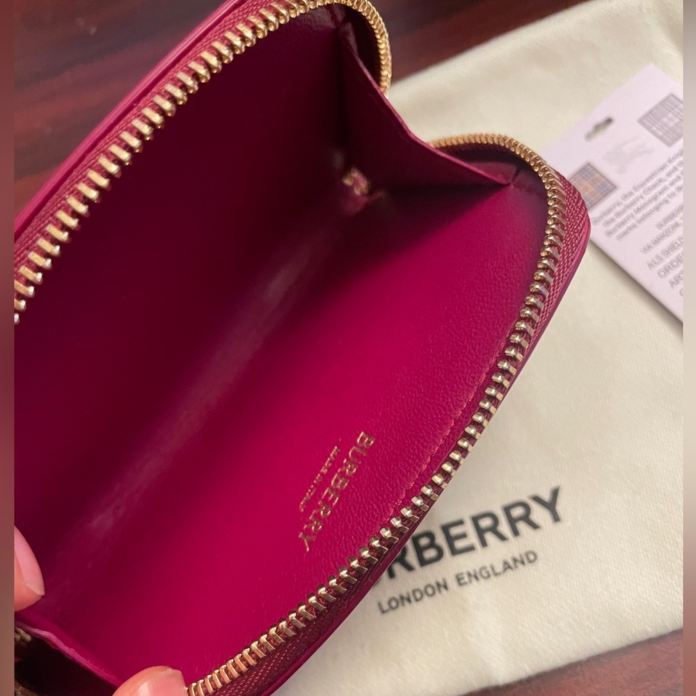 NWT Burberry  shield coin case in pink/ Ripple - Picture 6 of 6